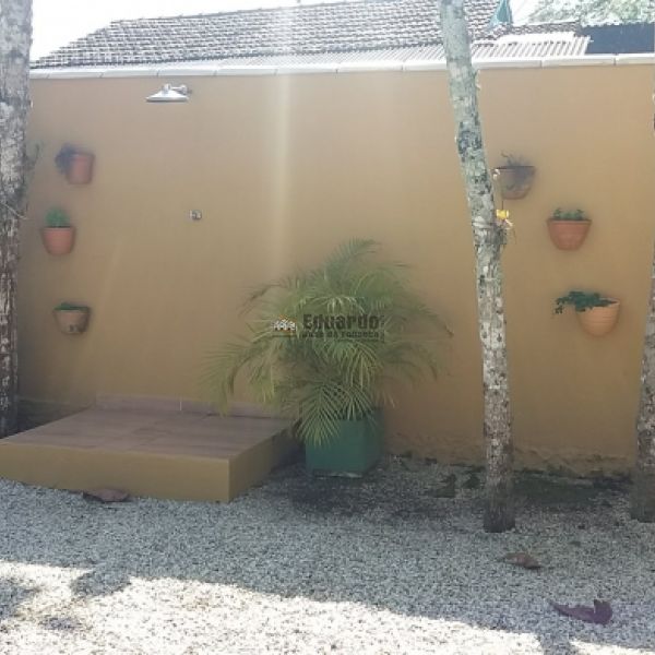 CASA NO CENTRO DE PORTO BELO A POUCOS METROS DO MA