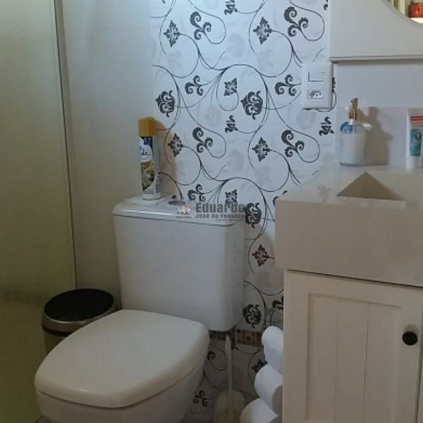 CASA NO CENTRO DE PORTO BELO A POUCOS METROS DO MA