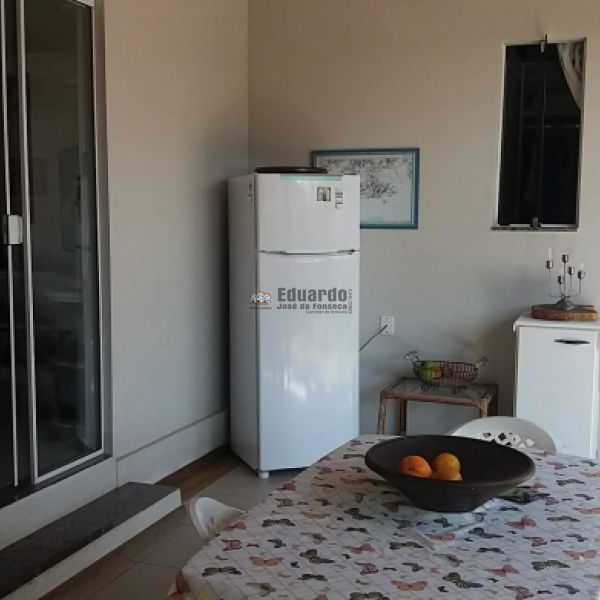 CASA NO CENTRO DE PORTO BELO A POUCOS METROS DO MA