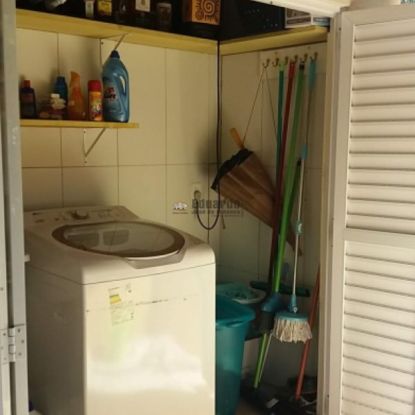 CASA NO CENTRO DE PORTO BELO A POUCOS METROS DO MA