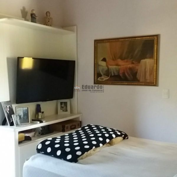 CASA NO CENTRO DE PORTO BELO A POUCOS METROS DO MA