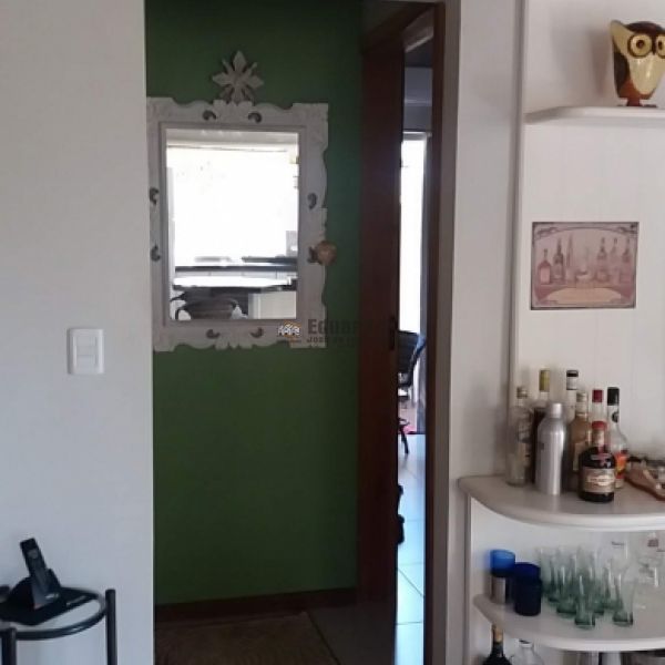 CASA NO CENTRO DE PORTO BELO A POUCOS METROS DO MA