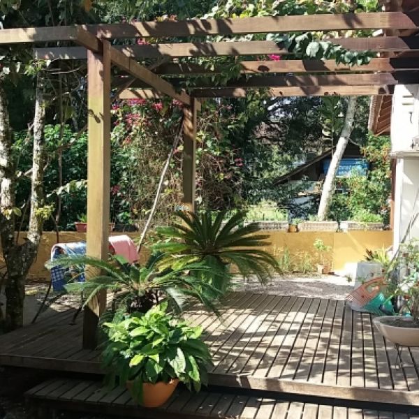 CASA NO CENTRO DE PORTO BELO A POUCOS METROS DO MA