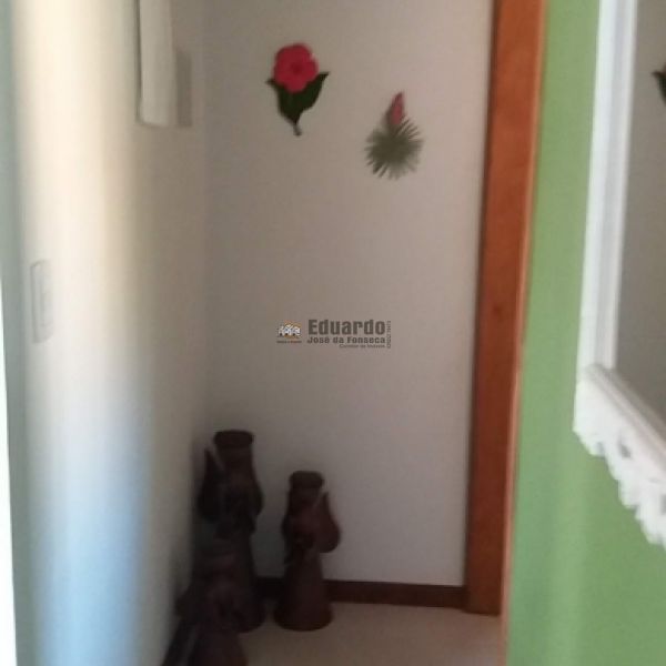 CASA NO CENTRO DE PORTO BELO A POUCOS METROS DO MA