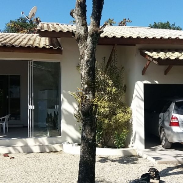 CASA NO CENTRO DE PORTO BELO A POUCOS METROS DO MA