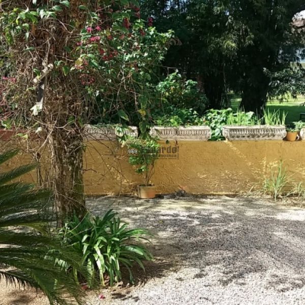 CASA NO CENTRO DE PORTO BELO A POUCOS METROS DO MA