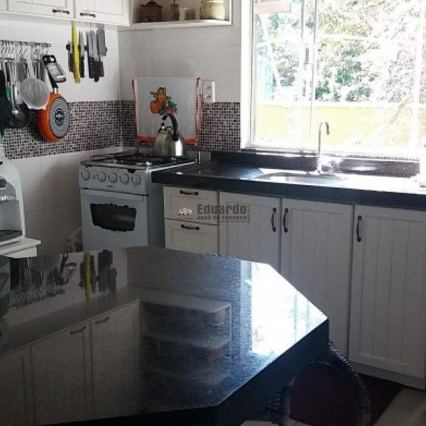 CASA NO CENTRO DE PORTO BELO A POUCOS METROS DO MA