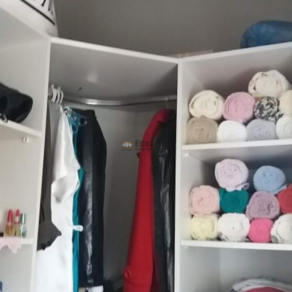 CASA NO CENTRO DE PORTO BELO A POUCOS METROS DO MA