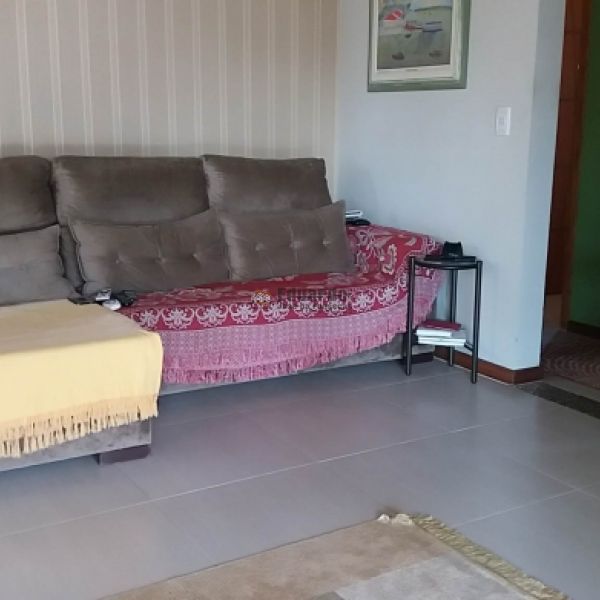 CASA NO CENTRO DE PORTO BELO A POUCOS METROS DO MA