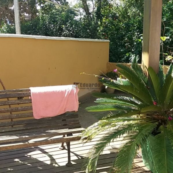 CASA NO CENTRO DE PORTO BELO A POUCOS METROS DO MA