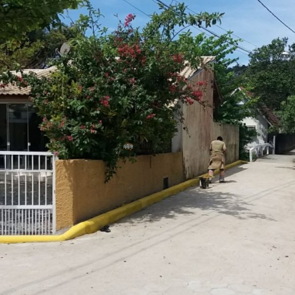 CASA NO CENTRO DE PORTO BELO A POUCOS METROS DO MA