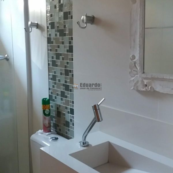 CASA NO CENTRO DE PORTO BELO A POUCOS METROS DO MA