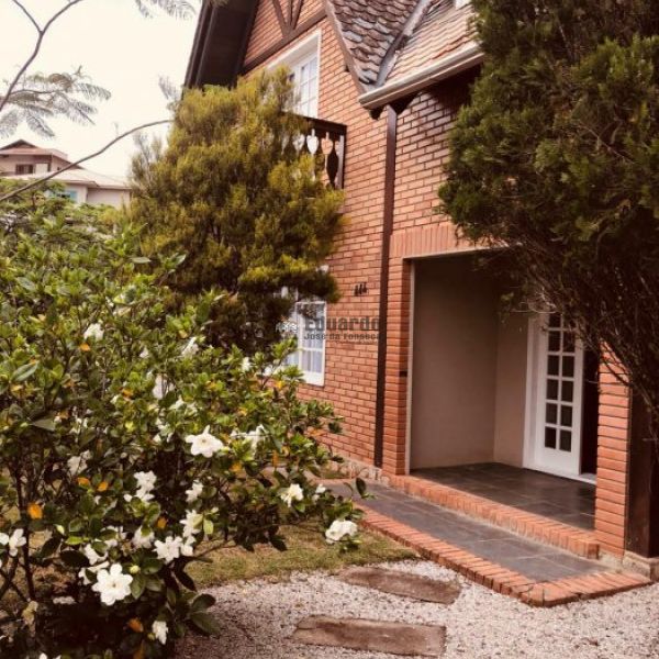 AMPLA CASA CENTRO DE PORTO BELO