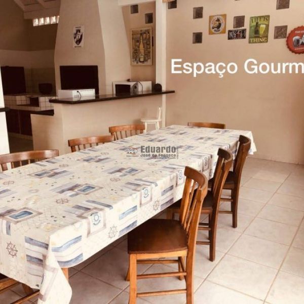 AMPLA CASA CENTRO DE PORTO BELO