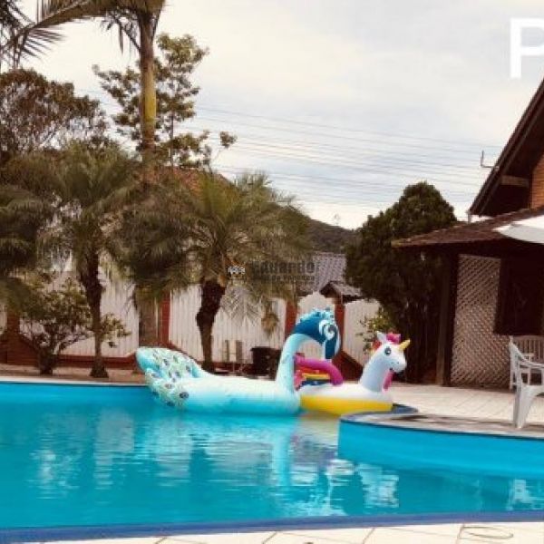 AMPLA CASA CENTRO DE PORTO BELO