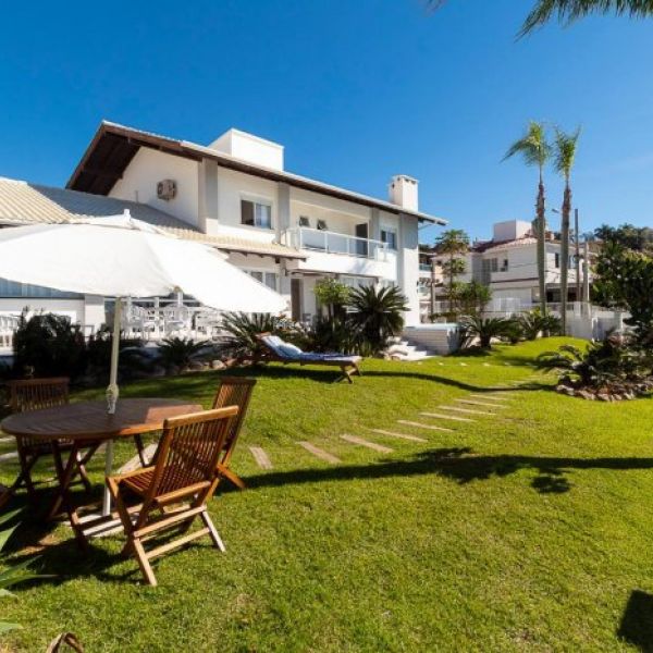 CASA FRENTA MAR, PRAIA DE BOMBINHAS