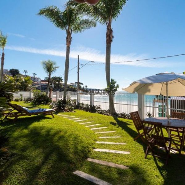 CASA FRENTA MAR, PRAIA DE BOMBINHAS