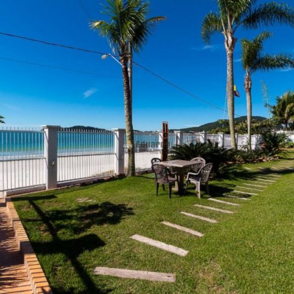 CASA FRENTA MAR, PRAIA DE BOMBINHAS