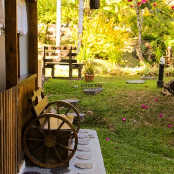 CASA EM CANELINHA  COM 3.800 METROS DE �REA.