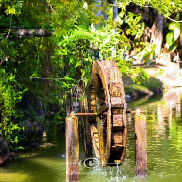 CASA EM CANELINHA  COM 3.800 METROS DE �REA.