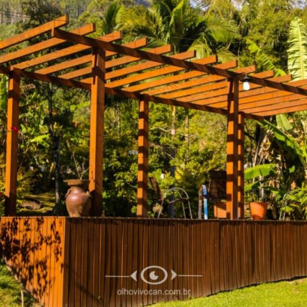 CASA EM CANELINHA  COM 3.800 METROS DE �REA.