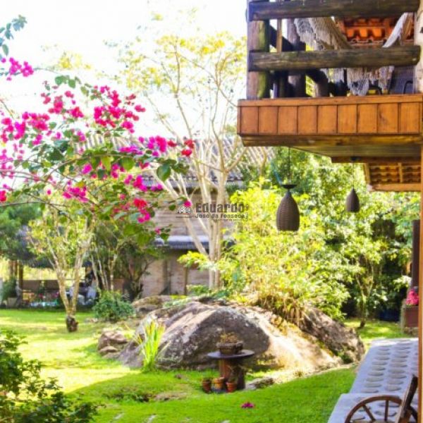 CASA EM CANELINHA  COM 3.800 METROS DE �REA.