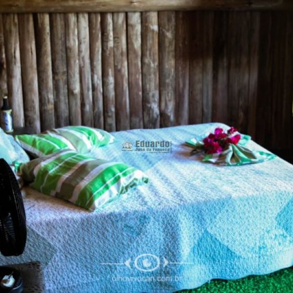 CASA EM CANELINHA  COM 3.800 METROS DE �REA.