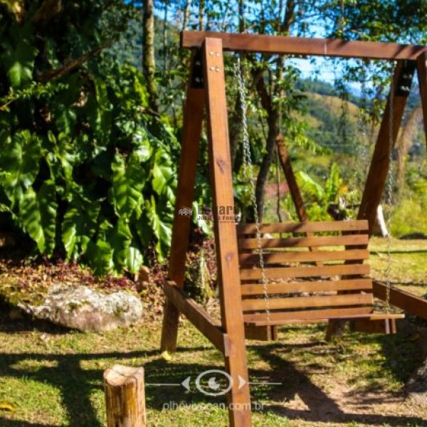 CASA EM CANELINHA  COM 3.800 METROS DE �REA.