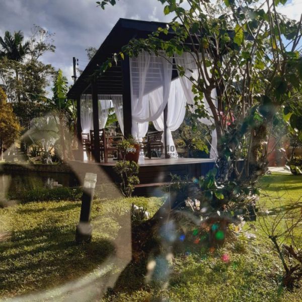 CASA EM CANELINHA  COM 3.800 METROS DE �REA.