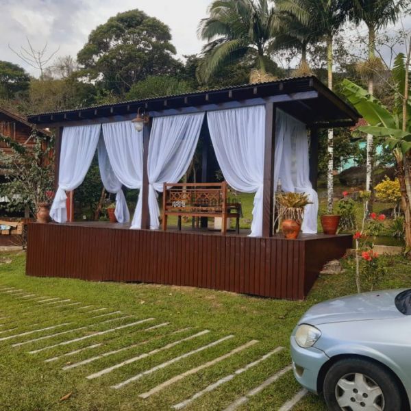 CASA EM CANELINHA  COM 3.800 METROS DE �REA.