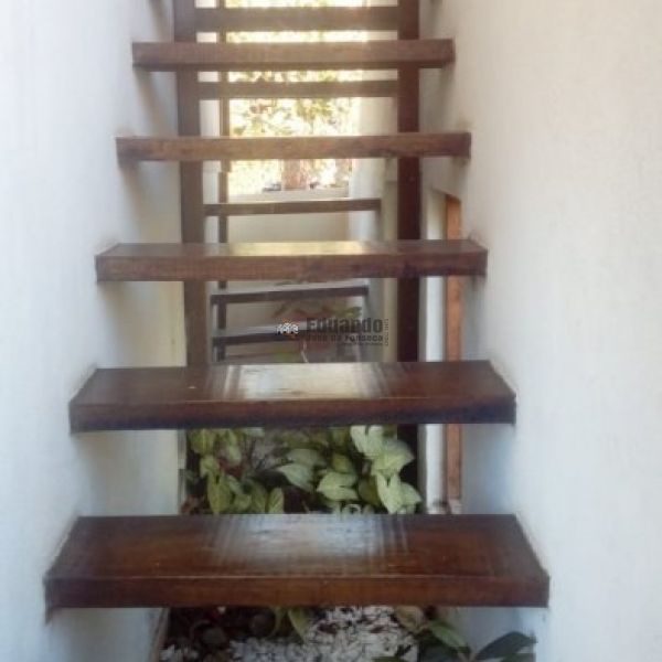 CASA EM CANELINHA  COM 3.800 METROS DE �REA.