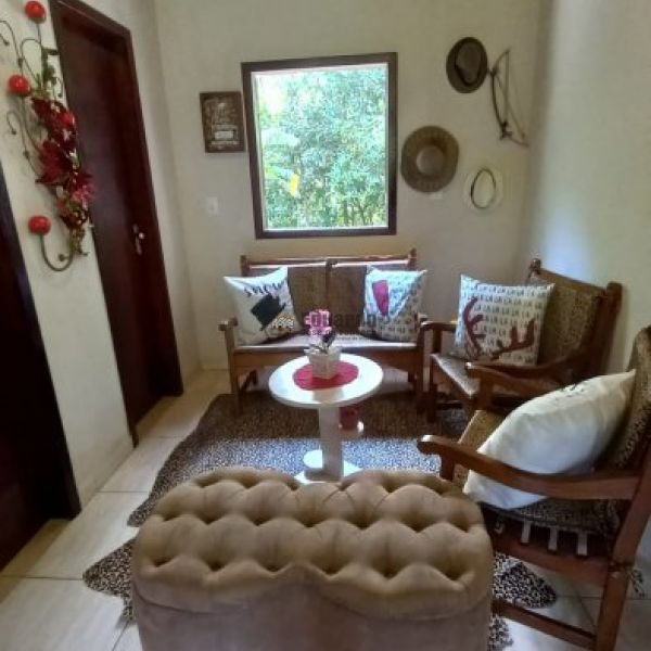 CASA EM CANELINHA  COM 3.800 METROS DE �REA.