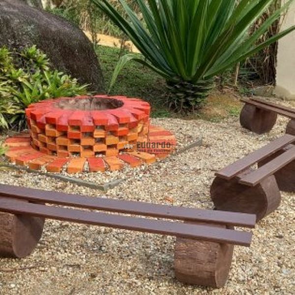 CASA EM CANELINHA  COM 3.800 METROS DE �REA.