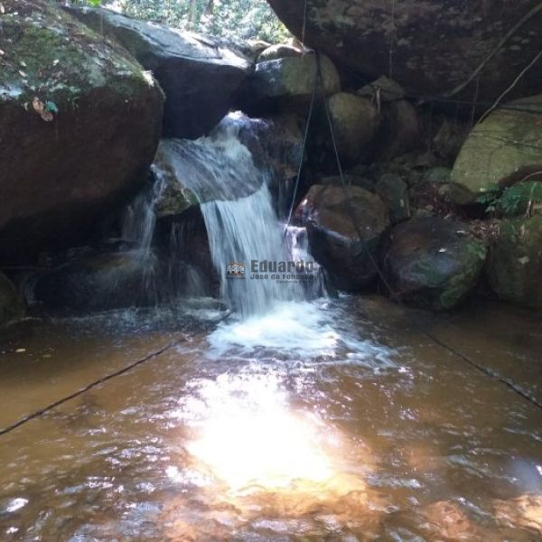 CASA EM CANELINHA  COM 3.800 METROS DE �REA.