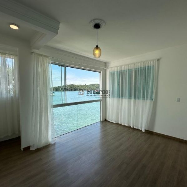 CASA TRIPLEX  FRENTE MAR