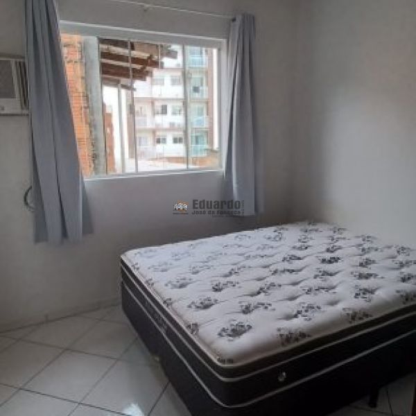 SOBRADO GEMINADO COM 02 DORM.