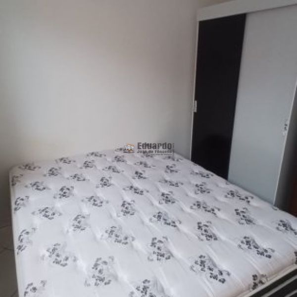 SOBRADO GEMINADO COM 02 DORM.