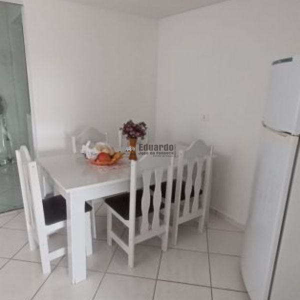 SOBRADO GEMINADO COM 02 DORM.