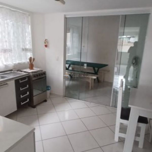 SOBRADO GEMINADO COM 02 DORM.