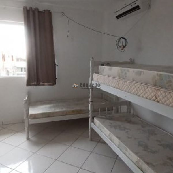 SOBRADO GEMINADO COM 02 DORM.