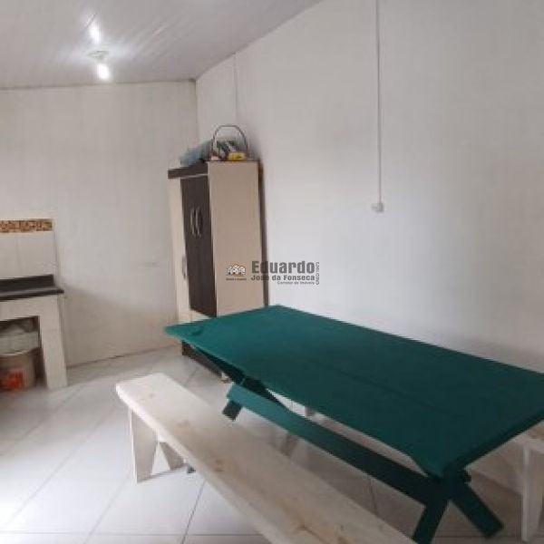 SOBRADO GEMINADO COM 02 DORM.