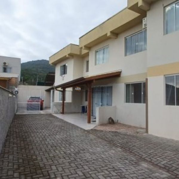 SOBRADO GEMINADO COM 02 DORM.