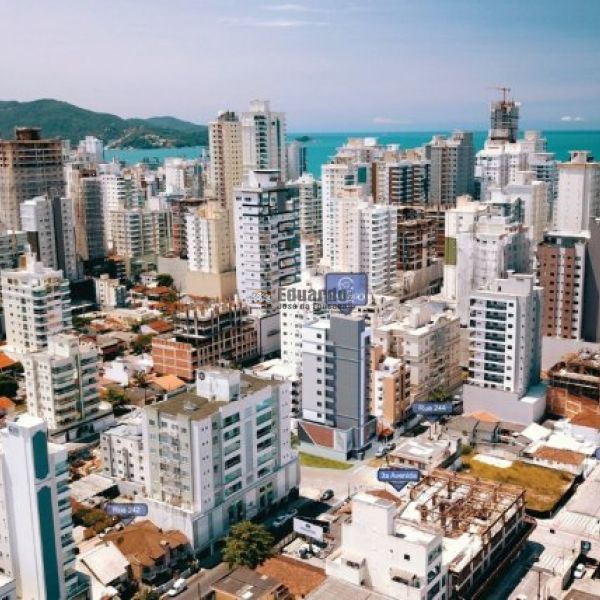 APARTAMENTO EM MEIA PRAIA ITAPEMA.