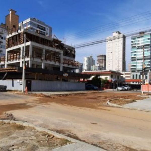 APARTAMENTO EM MEIA PRAIA ITAPEMA.