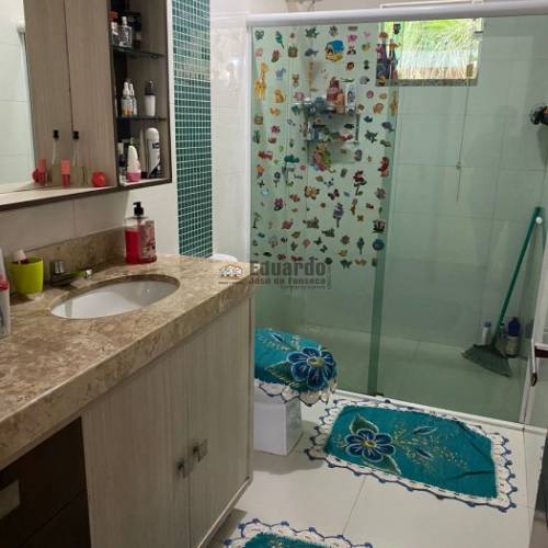 CASA COM 03 DORMITRIOS E 1.327,75M DE REA 
