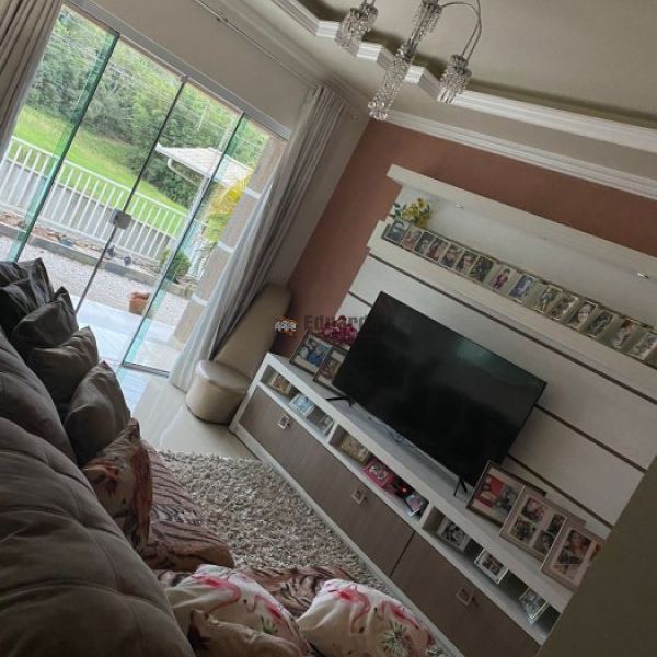 CASA COM 03 DORMITRIOS E 1.327,75M DE REA 