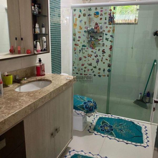 CASA COM 03 DORMITRIOS E 1.327,75M DE REA 