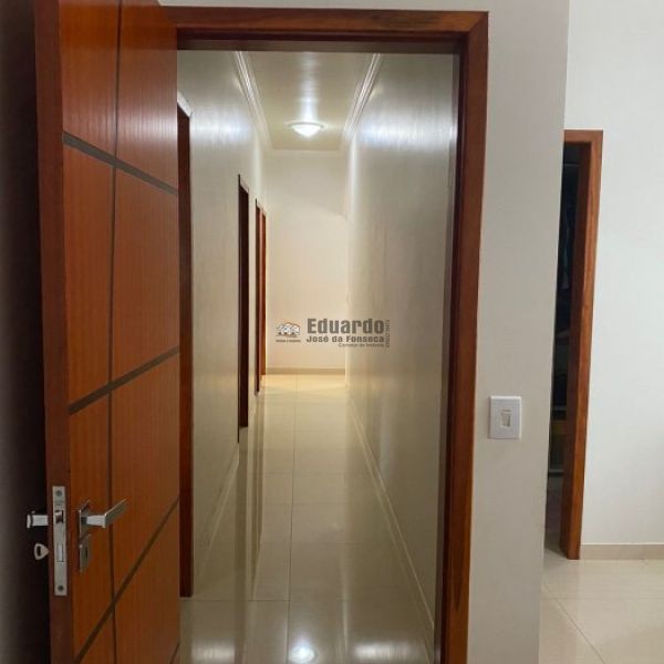 CASA COM 03 DORMITRIOS E 1.327,75M DE REA 