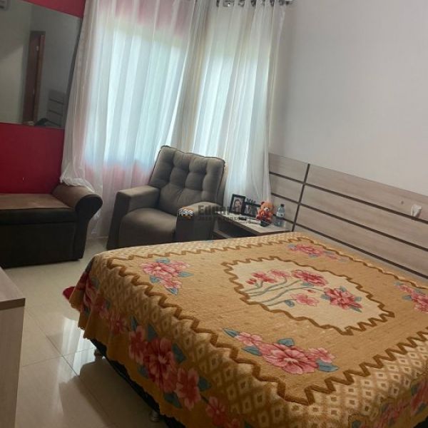 CASA COM 03 DORMITRIOS E 1.327,75M DE REA 