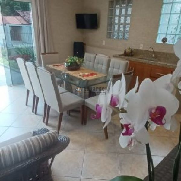 LINDA CASA EM REA NOBRE DE TIJUCAS